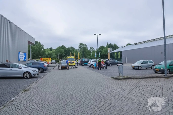 Fietser geschept op parkeerterrein Praxis