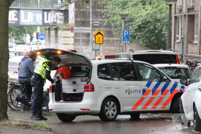 Vrouw valt en raakt gewond
