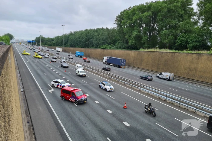Twee bestelbussen en vrachtwagen betrokken bij ongeval onder Gouwe Aquaduct