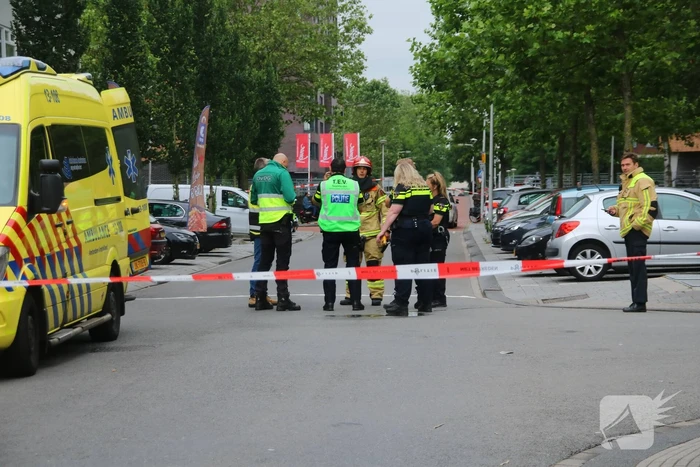 Uitslaande brand verwoest flatwoning in Geuzenveld