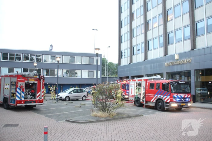 Veel rook bij grote brand in kantoorpand