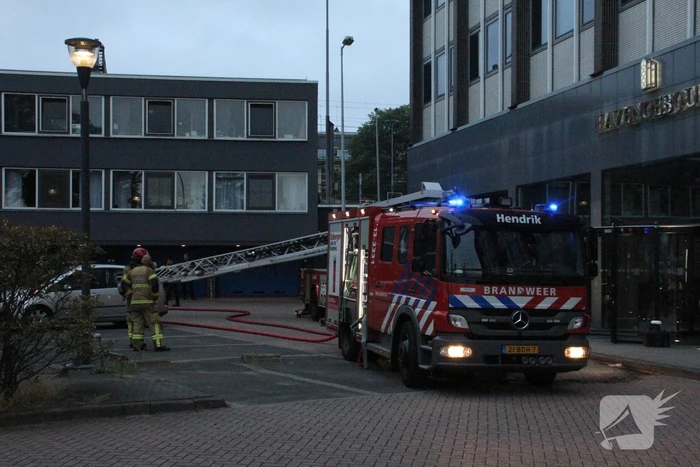 Veel rook bij grote brand in kantoorpand