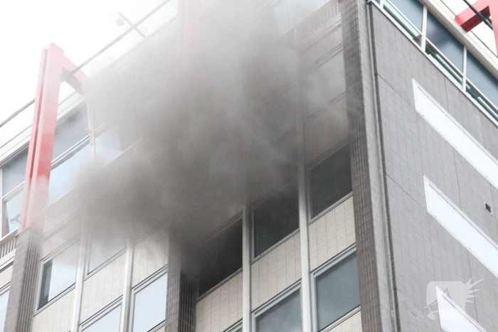 Veel rook bij grote brand in kantoorpand