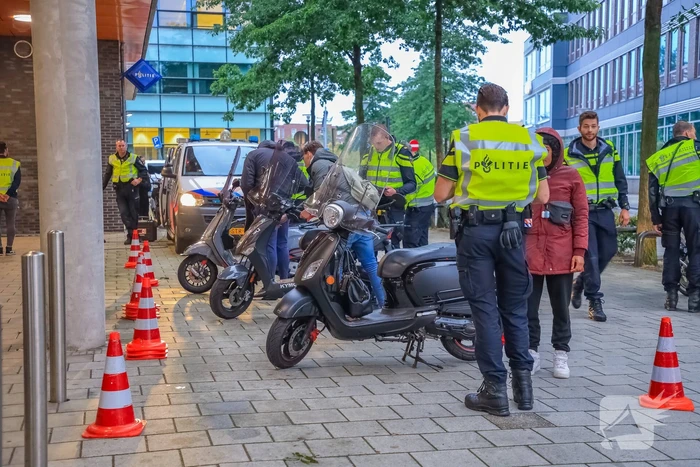 Aanhoudingen tijdens grote scooter controle