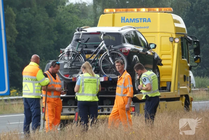 Automobilist botst met auto op camper