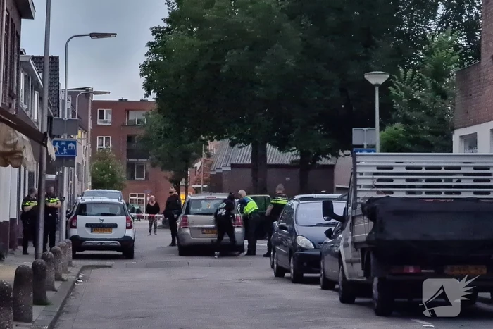 Politie haalt man uit woning