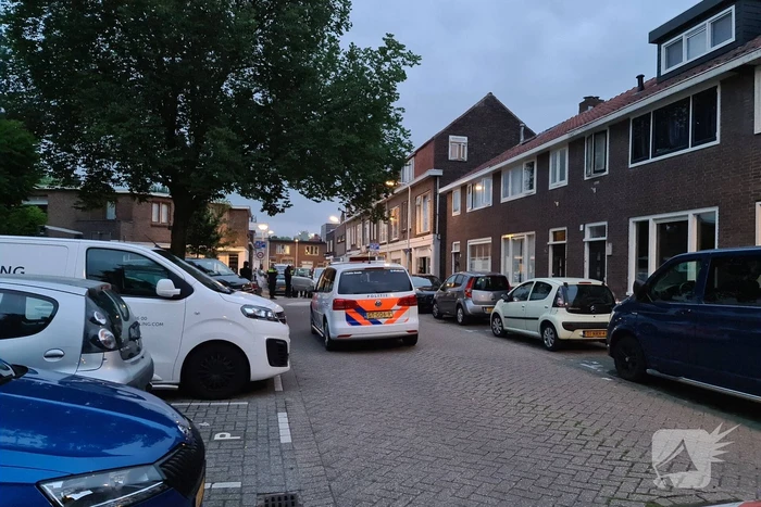 Politie haalt man uit woning