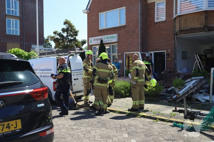 Voorgevel woning deels ingestort bij werkzaamheden