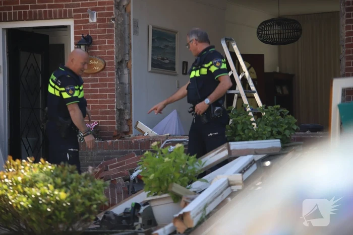 Voorgevel woning deels ingestort bij werkzaamheden