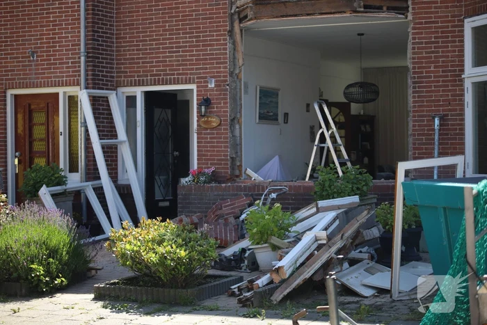 Voorgevel woning deels ingestort bij werkzaamheden