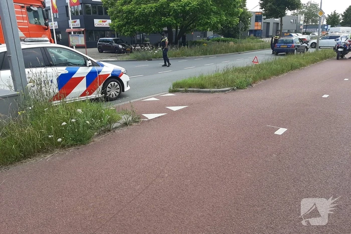 Schade bij botsing tussen drie voertuigen