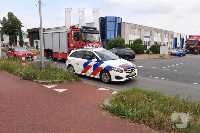 Schade bij botsing tussen drie voertuigen