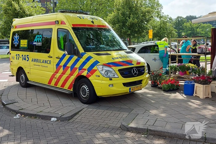 Fietsster gewond bij botsing met auto