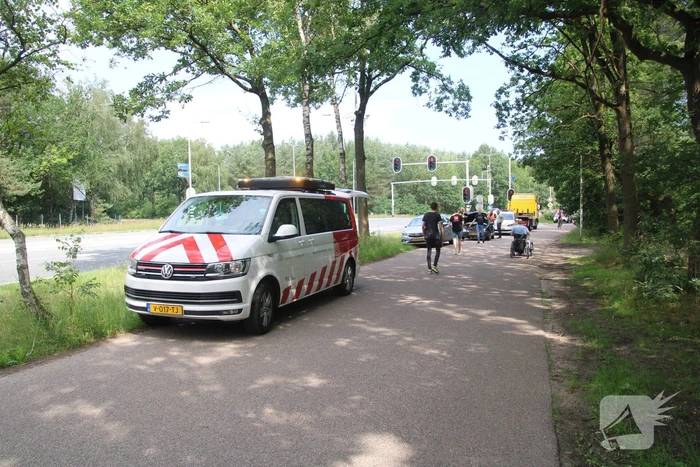 Auto's botsen op kruising