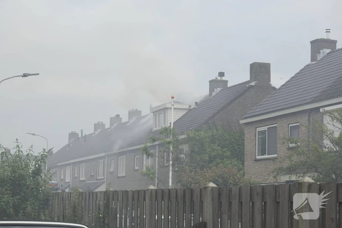 Dak woning volledig in brand