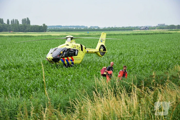 Parachutist zwaargewond na landing in boom