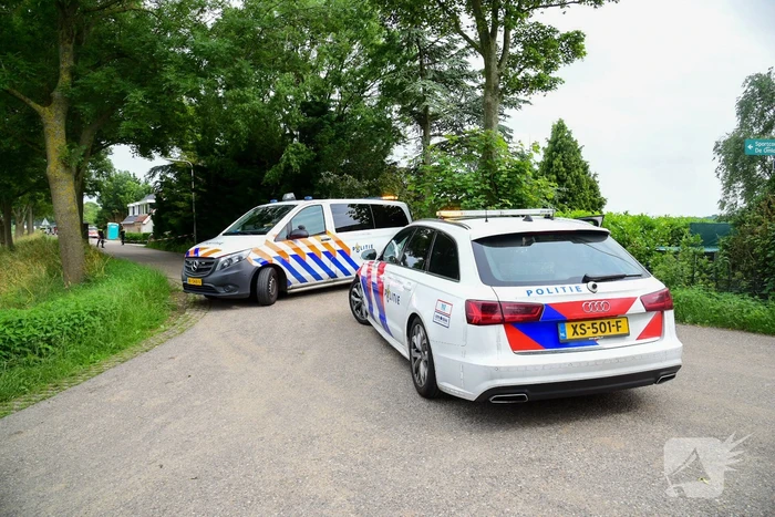 Parachutist zwaargewond na landing in boom