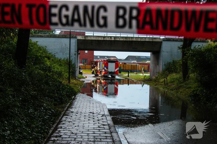 Auto total-loss door ondergelopen tunnel