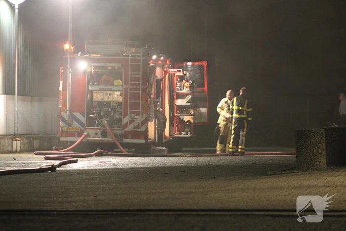 Veel rookontwikkeling bij brand in bedrijfspand