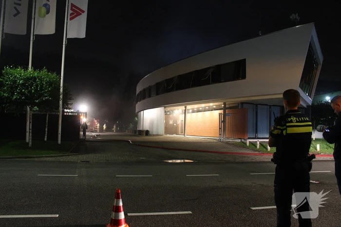 Veel rookontwikkeling bij brand in bedrijfspand