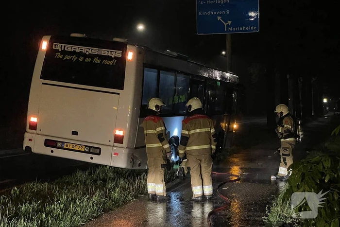 Touringcar strandt door vastgelopen rem