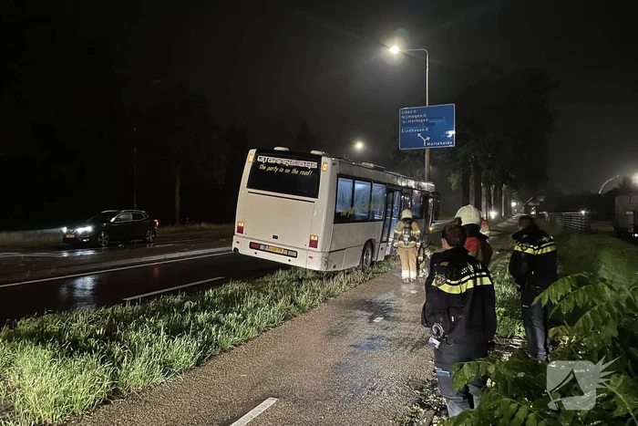Touringcar strandt door vastgelopen rem