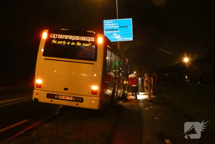 Touringcar strandt door vastgelopen rem