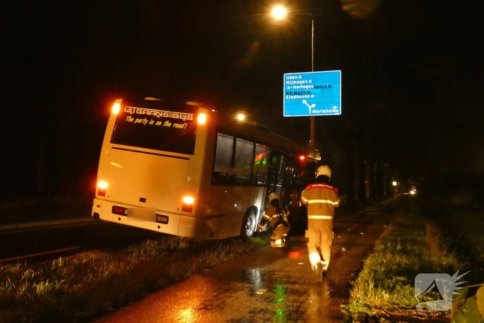 Touringcar strandt door vastgelopen rem