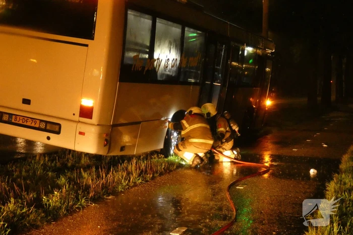 Touringcar strandt door vastgelopen rem