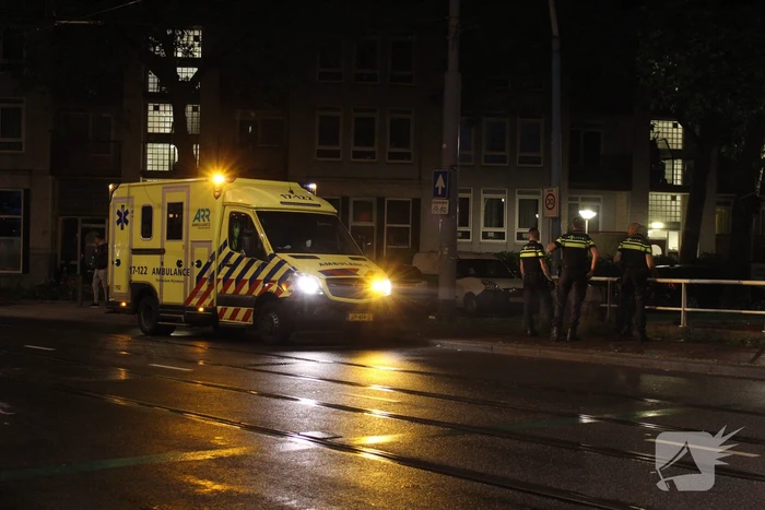 Auto raakt te water na ongeval
