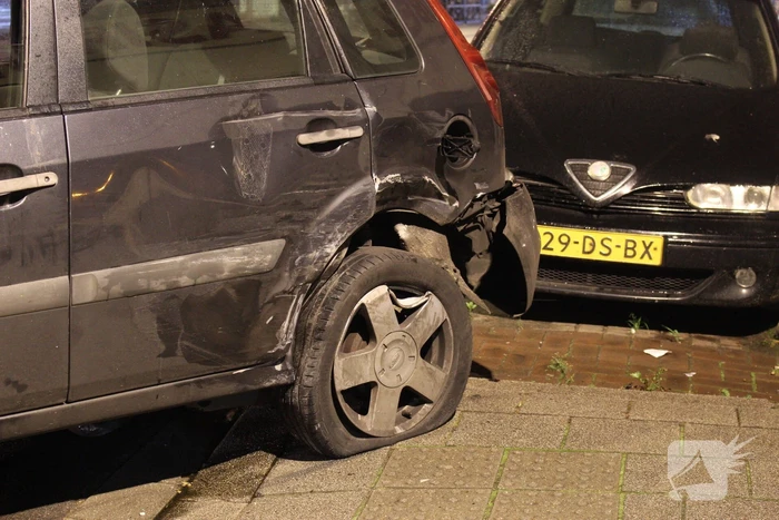 Auto raakt te water na ongeval