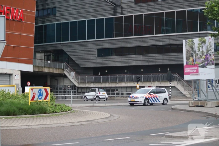 Bestelbus in de kreukels na botsing