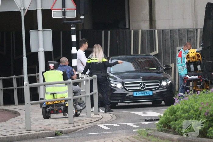 Bestelbus in de kreukels na botsing
