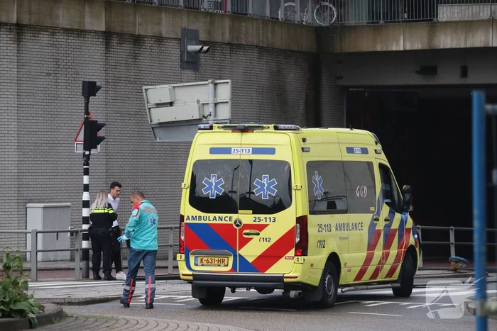 Bestelbus in de kreukels na botsing