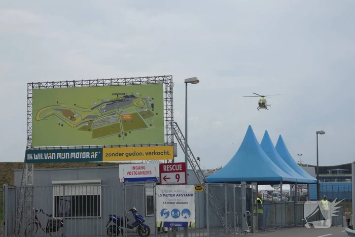 Traumahelikopter landt op terrein TT Circuit