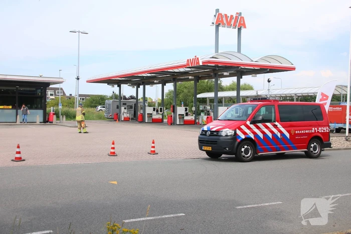 Brandweer doet onderzoek bij Avia Tankstation