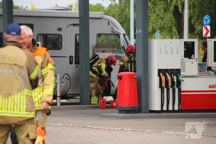 Brandweer doet onderzoek bij Avia Tankstation