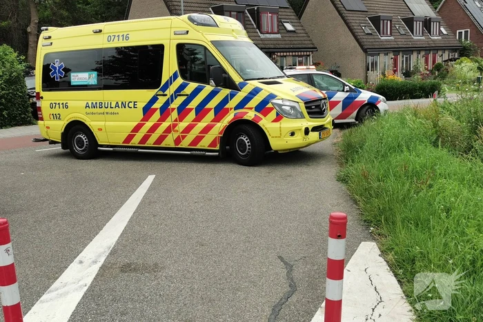 E-biker gewond bij botsing tegen paaltje