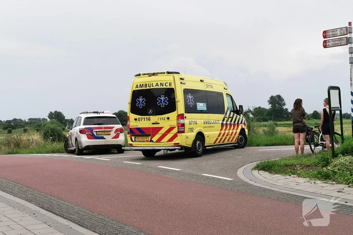 E-biker gewond bij botsing tegen paaltje
