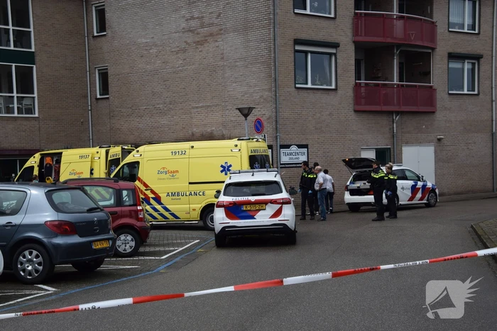 Persoon zwaargewond na val van dak