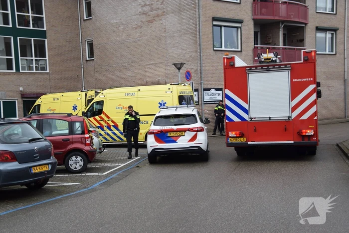Persoon zwaargewond na val van dak