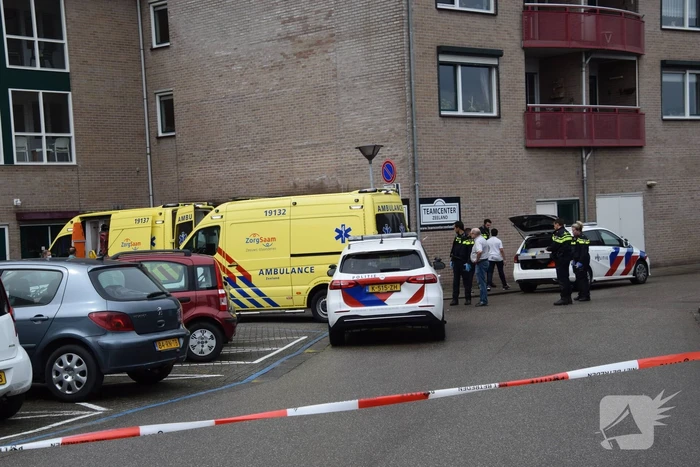 Persoon zwaargewond na val van dak