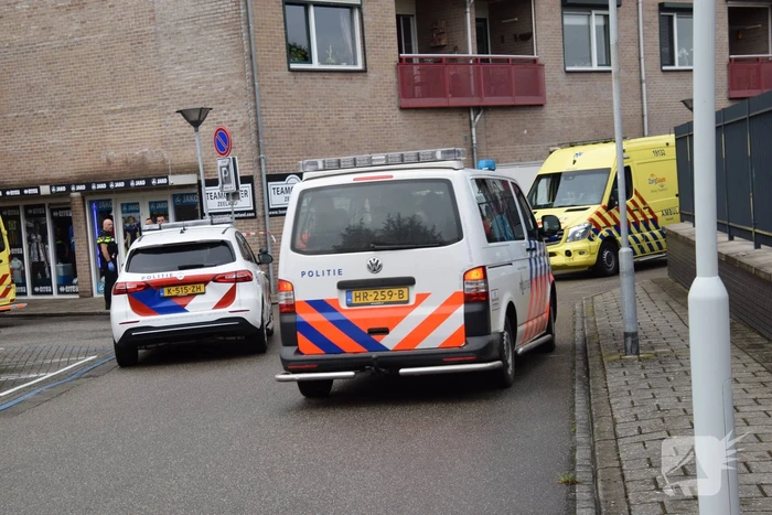 Persoon zwaargewond na val van dak