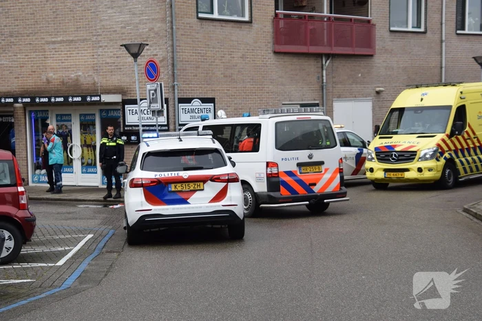Persoon zwaargewond na val van dak