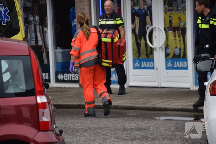 Persoon zwaargewond na val van dak