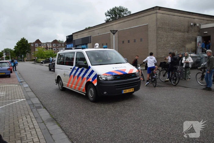 Persoon zwaargewond na val van dak