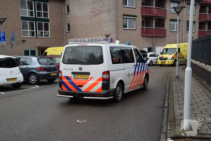Persoon zwaargewond na val van dak