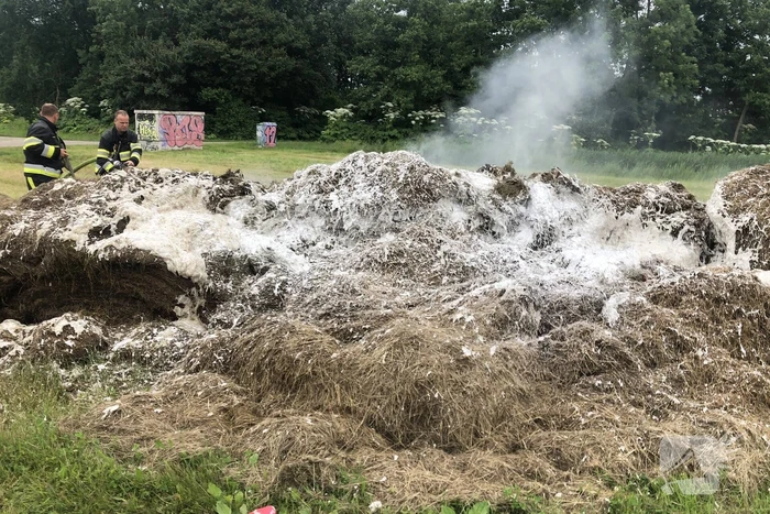 Brand in berg gemaaid gras
