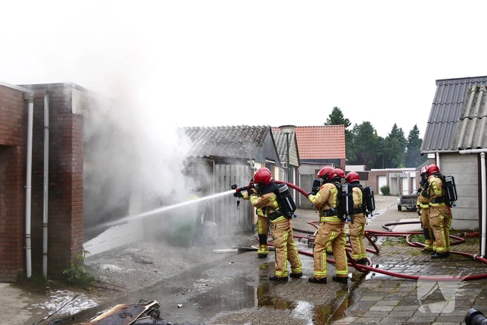 Uitslaande brand in garage