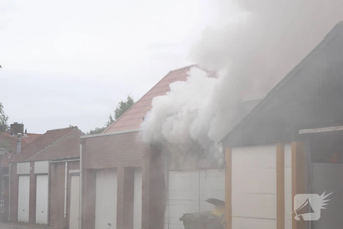 Uitslaande brand in garage